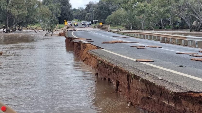 Banjir kilat, sejumlah pekan di tenggara Australia terputus hubungan
