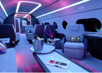 RUANG dalam jet peribadi yag diubah suai jadi kelab malam mewah. - AGENSI