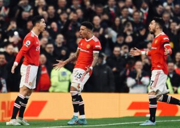 CRISTIANO Ronaldo (kiri) meraikan jaringannya ketika menentang Tottenham.