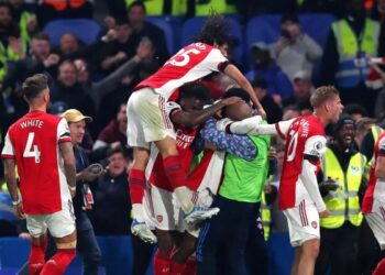PEMAIN Arsenal meraikan jaringan Eddie Nketiah ketika menentang Chelsea di Stamford Bridge, London.