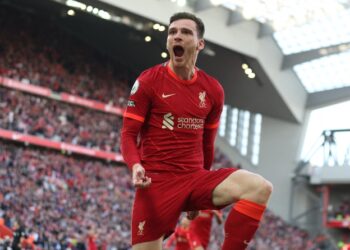 ANDREW Robertson meledak gol pembukaan Liverpool.