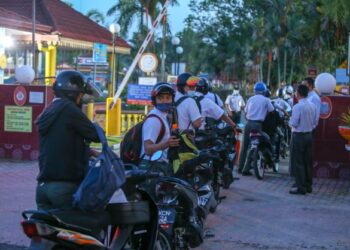 Saranan buka semula sekolah elak masalah mental dalam kalangan pelajar. - GAMBAR HIASAN