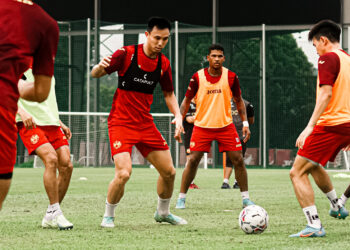 PEMAIN Selangor melakukan persiapan akhir menjelang pertemuan menentang Kelantan United malam ini. - IHSAN SELANGOR FC