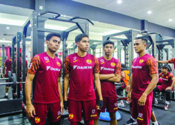 PEMAIN Selangor menjalani latihan kecergasan di gimnasium kelmarin dalam persiapan menghadapi Penang FC di Stadium Bandaraya hari ini. – IHSAN SELANGOR FC
