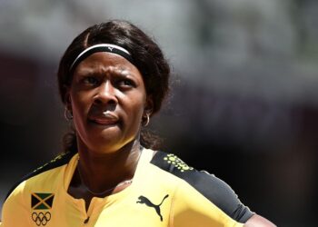Shericka Jackson sebelum memulakan larian 200 meter semalam. - AFP