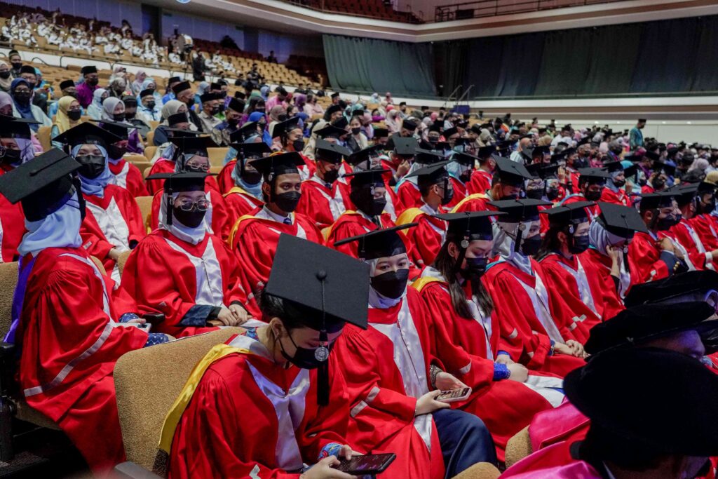 204,452 graduan dapat kerja, graduan perniagaan, kejuruteraan tertinggi tiada kerja 204,452 graduan dapat kerja, graduan perniagaan, kejuruteraan tertinggi tiada kerja