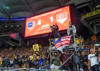 AKSI menyerang Malaysia, selain kehadiran lebih 65,000 penonton di Stadium Nasional Bukit Jalil menyukarkan Singapura yang kalah 4-1 kepada Harimau Malaya dalam aksi terakhir Kumpulan B, Piala AFF 2022 kelmarin.