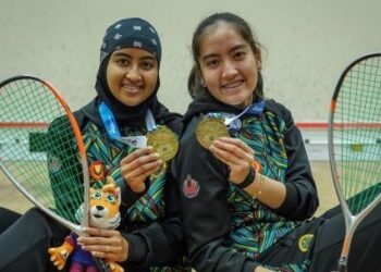 AIFA Azman (kiri) dan adiknya, Aira Azman akan bertembung di  pusingan kedua Kejohanan Skuasy Terbuka Australia di Sydney, Australia hari ini.