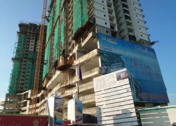 PROJEK Sovereign Bay yang masih belum siap dan menghadapi kelewatan di Senibong, Johor Bahru.