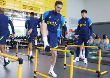 PEMAIN Tottenham melakukan persiapan akhir di London semalam sebelum menghadapi Liverpool hari ini.