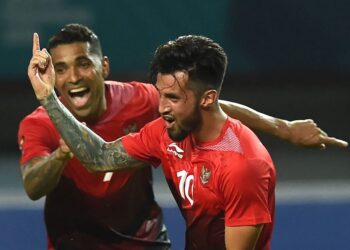 STEFANO Lilipaly (kanan) dikaitkan dengan Kedah musim depan.