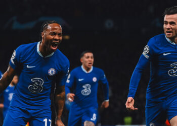 RAHEEM Sterling (kiri) meraikan jaringannya bersama rakan sepasukan ketika membantu Chelsea menumpaskan Borussia Dortmund dalam saingan Liga Juara-Juara di Stamford Bridge, London.