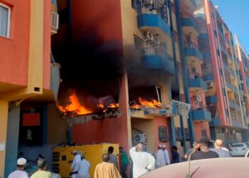 Keadaan sebuah apartment di Khartoum yang dibom dan terbakar akibat daripada pergolakan yang berlaku di Sudan.