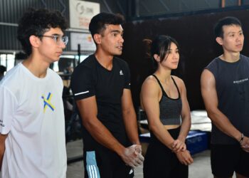BARISAN atlet-atlet sukan larian berhalangan (obstacle race) yang akan membawa cabaran negara di Sukan SEA Kemboja.