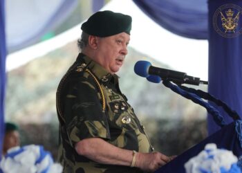 SULTAN Ibrahim Sultan Iskandar berkenan menyempurnakan Sambutan Hari Ulang Tahun Rejimen Gerak Khas Ke-57 di Padang Kawad Markas 21, Gerup Gerak Khas, Kem Iskandar, Mersing, Johor, hari ini.