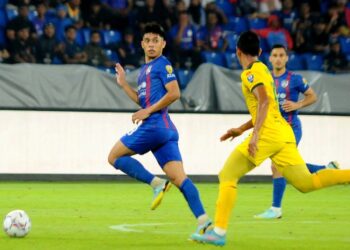 SYAFIQ Ahmad berjaya meledak dua gol ketika membantu JDT menumpaskan Kedah 4-1 dalam aksi Liga Super di Stadium Sultan Ibrahim, Iskandar Puteri malam tadi. - UTUSAN/RAJA JAAFAR ALI