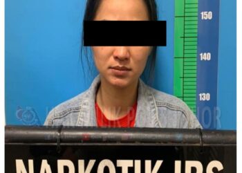 WANITA Vietnam yang ditahan kerana memiliki dadah bernilai lebih RM60,000 dalam serbuan di Johor Bahru, Johor.