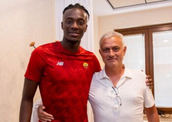 TAMMY Abraham (kiri) bergabung dengan bekas jurulatih Chelsea, Jose Mourinho di Roma.