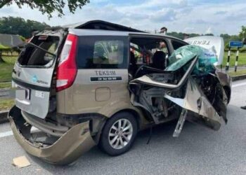 KEADAAN teksi yang rosak selepas kejadian letupan di KLIA, semalam.