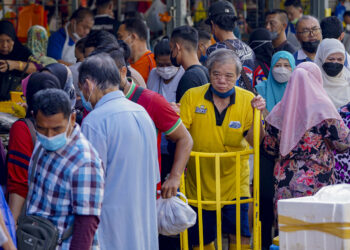 RAFIZI Ramli mencadangkan supaya tiada kelompok masyarakat B40, M40 dan T20 di negara ini. -UTUSAN/ FARIZ RUSADIO