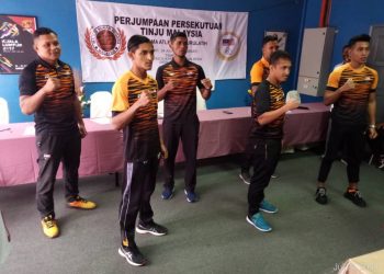 PETINJU negara mengangkat sumpah memasuki Program Podium di Kuala Lumpur pada Julai 2020.