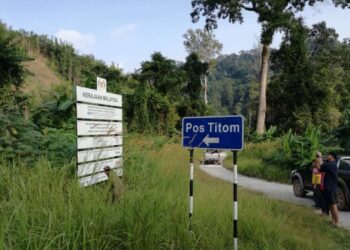 PENDUDUK masyarakat Orang Asli di Pos Titom antara yang sudah lengkap menerima vaksin tunggal Cansino di Pahang pada minggu lalu.. -MEDIA SOSIAL