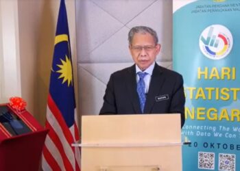  

MUSTAPA Mohamed ketika berucap merasmikan Persidangan Statistik Malaysia Kelapan (MyStats) 2021 dan Hari Statistik Sedunia hari ini. – IHSAN DOSM