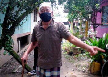 CHE Wan Yahya Che Wan Pok ketika ditemui di Kampung Air Putih, Kemaman, Terengganu, semalam. – FOTO/NIK NUR IZZATUL HAZWANI NIK ADNAN