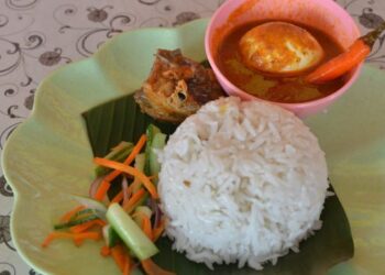 Nasi dagang kegemaran ramai.