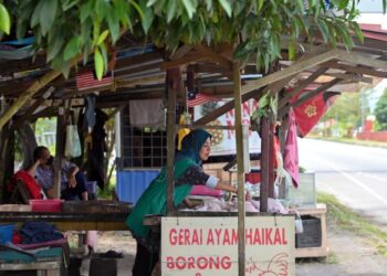 Manusia jangan lupa bahawa Allahlah yang mengurnia dan memberi rezeki kepada kita. – GAMBAR HIASAN
