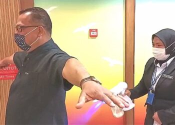 PENGGUNAAN alat sanitasi yang canggih perlu digunakan bagi memastikan penularan pandemik Covid-19 dapat dikawal secara sepenuhnya oleh kerajaan.