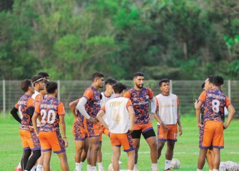 PEMAIN Kelantan FC melakukan persiapan akhir baru-baru ini untuk menghadapi Selangor II pada saingan Liga Perdana malam ini. – IHSAN TRW KELANTAN FC