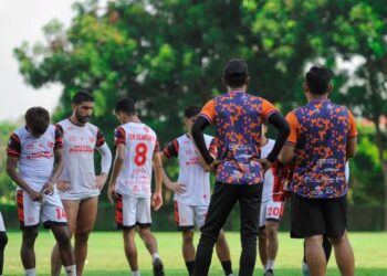 KEBANYAKAN pasukan menambah kekuatan apabila pusingan kedua Liga Perdana bersambung minggu depan, sekali gus memaksa Kelantan FC menggandakan usaha jika mahu bergelar juara.