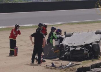 TUNKU Abu Bakar terlibat dalam kemalangan pada pusingan kelayakan GT World Challenge Australia di litar Mount Panorama, Bathurst, New South Wales.