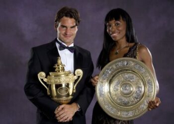 ROGER Federer dan Venus Williams ketika memenangi Wimbledon 2007.