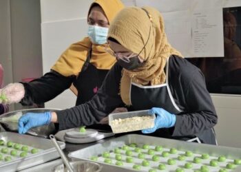 Sebanyak 40,000 biskut dihasilkan dan diedarkan kepada 300 keluarga dari tiga Projek Perumahan Rakyat (PPR) di Lembah Klang iaitu PPR Batu Muda, PPR Pekan Batu dan PPR Beringin.