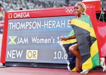 ELAINE Thompson-Herah memecah rekod 33 tahun Sukan Olimpik ketika memenangi pingat emas 100 meter wanita kelmarin.