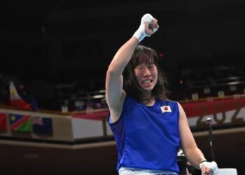 SENA Irie 
tidak 
mampu menahan 
emosi 
selepas disahkan sebagai 
juara Olimpik 
menewaskan Nesthy Petecio dari Filipina kelmarin. – AFP