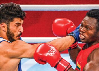 PETINJU Ghana, Shakul Samed (kanan) menjadi atlet pertama digantung pada Sukan Komanwel 2022 selepas positif doping.