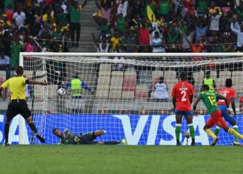 KARL Toko-Ekambi berjaya meledakkan dua gol untuk Cameroon untuk membawa pasukannya melangkah ke pentas separuh akhir Piala Negara-Negara Afrika.-AFP