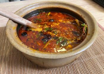 RASAM Tomato sedap dimakan bersama nasi atau dihirup panas.