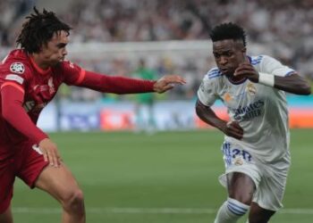 Trent Alexander-Arnold  (kiri) dianggap punca gol tunggal kemenangan Real Madrid.
