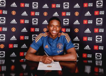 TYRELL Malacia kini milik Manchester United.