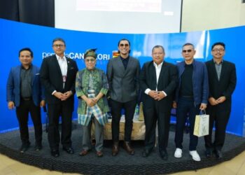 PARA peserta bergambar selepas program Bicara Persada UKM bertajuk, ‘Mat Kilau Kebangkitan 
Pahlawan: Yang Tersurat dan Tersirat’, baru-baru ini.