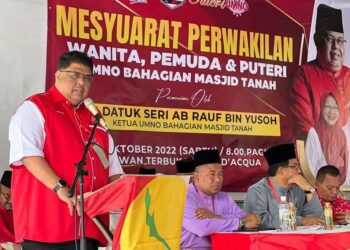 AB. RAUF Yusoh berucap pada Persidangan Perwakilan Wanita, Pemuda dan Puteri UMNO Bahagian Masjid Tanah di Villa D’ Acqua, Alor Gajah, Melaka, hari ini.