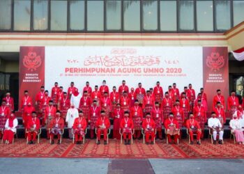 JIKA dalam kalangan pemimpin UMNO terus bertelagah, tunggu saat sahaja saat parti terbesar bangsa Melayu ini akan pecah.