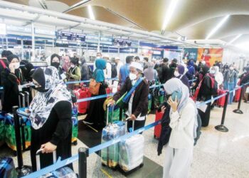 KOS umrah dijangka meningkat berikutan permintaan yang lebih tinggi daripada penawaran selain kelemahan ringgit. - GAMBAR HIASAN