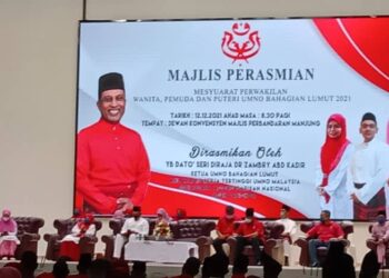 ZAMBRY Abd. Kadir merasmikan Mesyuarat Perwakilan Wanita, Pemuda dan Puteri UMNO Bahagian Lumut di Seri Manjung di Lumut, Perak, hari ini. - UTUSAN/SHAMSUL KAMAL AMARUDIN