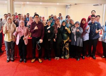 KURSUS Pengurusan dan Pelaksanaan Projek Agromakanan di Mentakab, Pahang
yang dikendalikan oleh UCTC UPM dengan  kerjasama Bahagian Latihan RISDA dan Fakulti
Pertanian, UPM baru-baru ini.