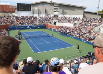 BERMULA semalam, semua penonton yang mahu menyaksikan kejohanan tenis Terbuka AS di stadium wajib menunjukkan bukti mereka sudah menerima suntikan vaksin Covid-19 sekurang-kurangnya satu dos.